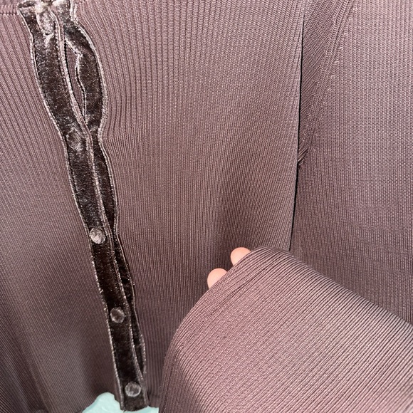 Zara Ribbed Sweater - Picture 2 of 3